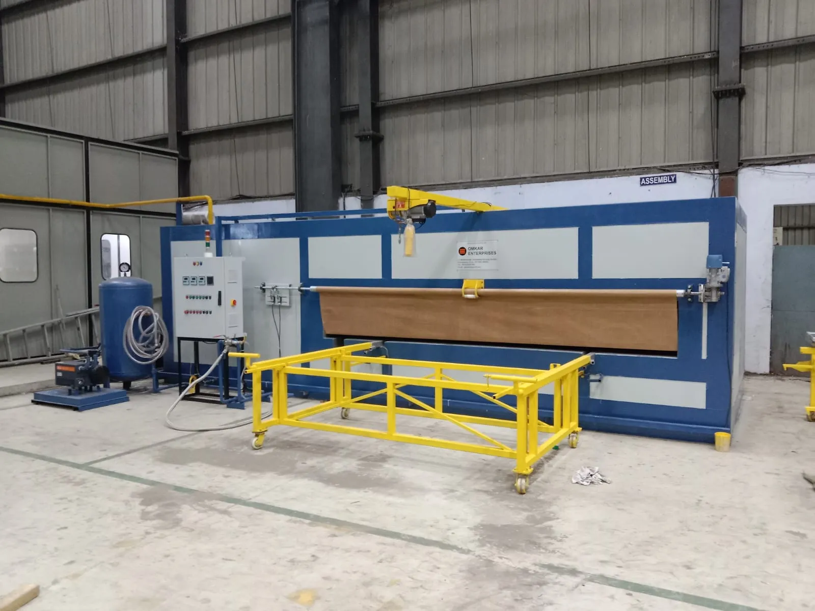 Wood finish machine for single door
