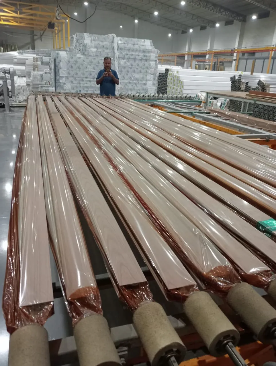 Wood finished aluminium profiles